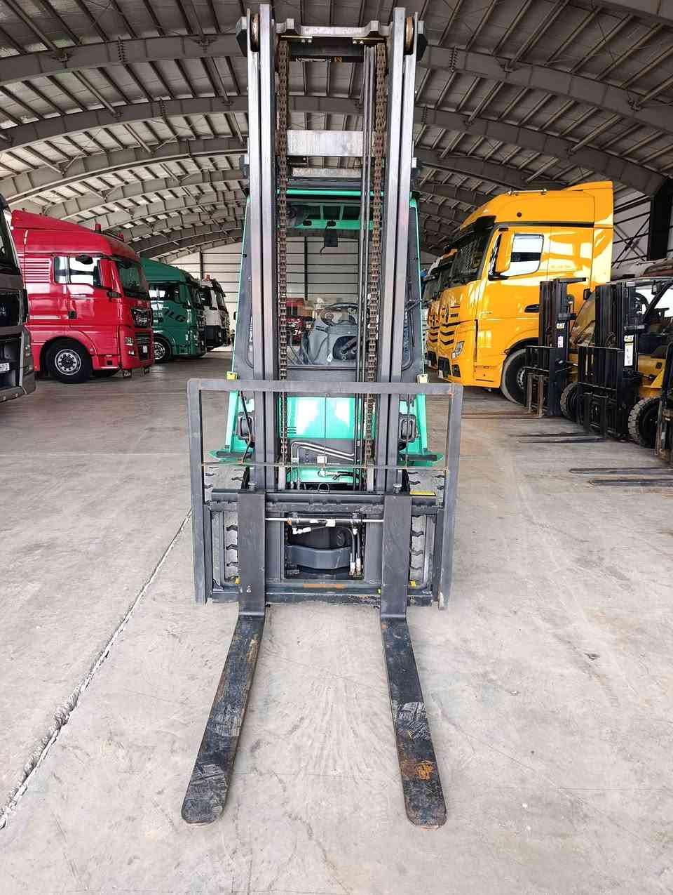 بيش الرافيعات الشوكية 
عالم الرافعات في العراق میسبوشي 2016
 حجم  3 طن مستخدم أوربا فقط دخول جديد      جب عالي 2  قطع ارتفاع الجب  4  مترات   
 3 حركات  محرك s4s  ديزل  آوراق منفيس مؤقت مشتغله قليل شوكيه مكفول كفاله عامە   
للاستفسار   عن السعر اتصل على الأرقام  ***********  ابو ڤاران
 او مراسله واتساب  يوجد توصيل 🚚 الى جميع المحافظات @جميع
