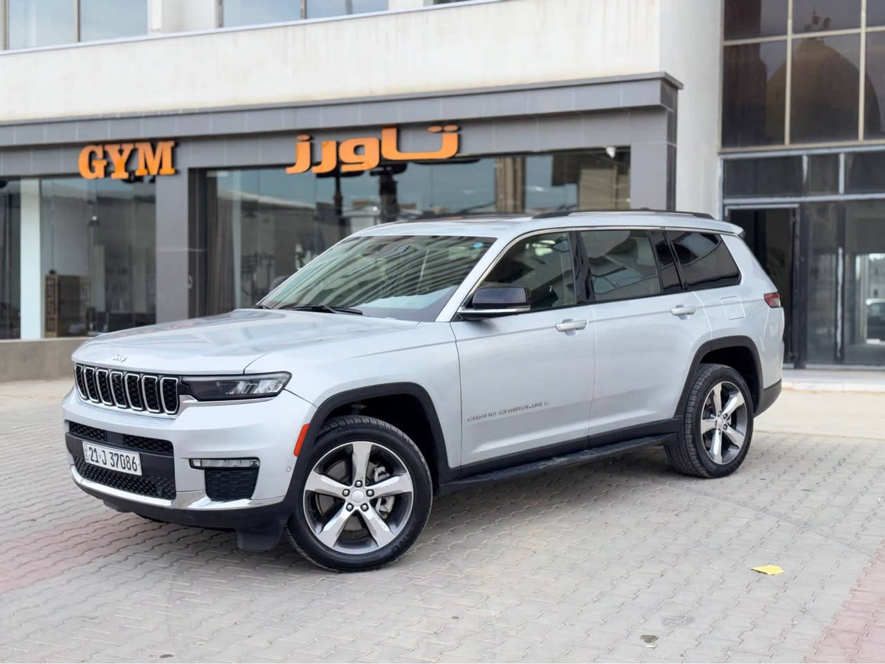 Jeep Grand Cherokee 2021
جيب گراند شيروكي 2021

مواصفات Laredo 4x4 
-مقاعد تدفئة-
ستيرن تدفئة-
رادار جانبي و امامي-
لايت LED زينون-
شاشة كبيرة-كاميرا خلفية
صندوق كهربائي 
شغال

مكينة ٦سلندر حجم ٣.٦لتر تنفس طبيعي

السيارة بدون ضرر و بدون ضبغ
السيارة كلش حلوة و نظيفة 

السيارة رقم دولي شمالي
مكفولة من كير و محرك و كهربائيات

سعرر ((290)) بي مجال قليل 
مكان السيارة
كركوك داخل مدينة 
*********** كركوك, العراق
