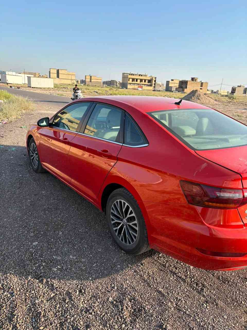 فولكس واكن جيتا للبيع
* موديل 2019 فئة S لون برتقالي
* رقم سيارة اربيل وارد امريكي
* المحرك: 1.4 l تيربو المرغوب 
* ناقل الحركة:  أوتوماتيك 8 سرعات 
* شاشة اعطال
* كاميرا خلفية
* شاشة لمس 6.5 إنج كبيرة
* Apple CarPlay و Android Auto
* نظام اوتو سبورت (إطفاء ذاتي)
*بيها 3 انظمه قياده ايكو وعادي وسبورت
* مثبت سرعة
* مصابيح LED أمامية وخلفية
* نظام الثبات الإلكتروني esp والايكو 
* رادار امامي وجانبي وخلفي 
* مرايا كهربائية مدفأة 
* السيارة جديدة  بمعنى الكلمة كير ومحرك جديد وبرغي ممفتوح مع تخم تاير جديد مسويله ادامه كامله للسياره 

ماشيه 73الف ميل

حادث السيارة بيبان ثنين وجاملغ خلفي 
البجم كبس
موجوده صور السونار
السعر على الخاص
التواصل على الرقم التالي
***********
