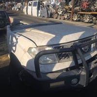 نيسان نافارا • حاوية قطع غيار • محركات بنزين وكاز