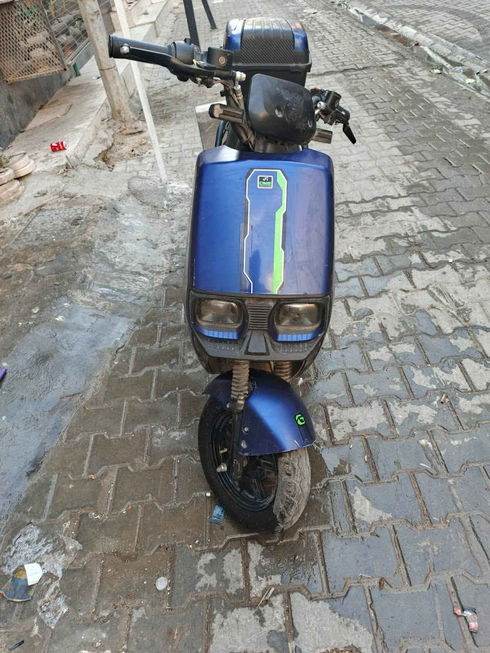 دراجه شحن للبيع رقم موبايل *********** باتريات نص عمر ب٣٥٠ وبيها مجال مكان بغداد
