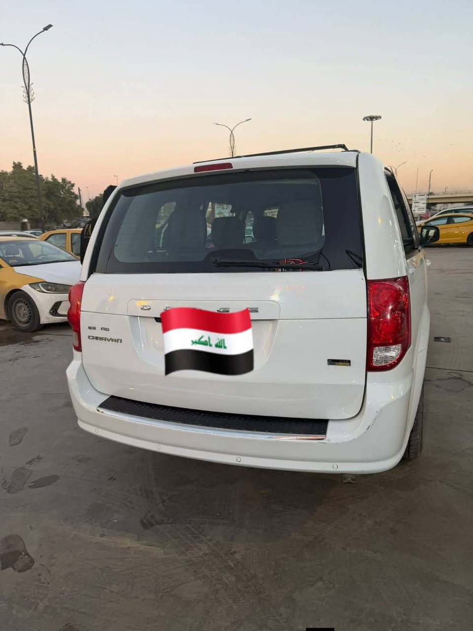 السلام عليكم 
دوج كرفان 2012 
3600 6v 
رقم ديالى دولي بسمي سنوية 29
شاشه سمارت + كامرة خلفية 
مكينة كير صدر تبريد كفالة🌹 وبالعافية على الياخذهة🌹
السعر ١١٩ورقة .مكان بغداد 
***********
