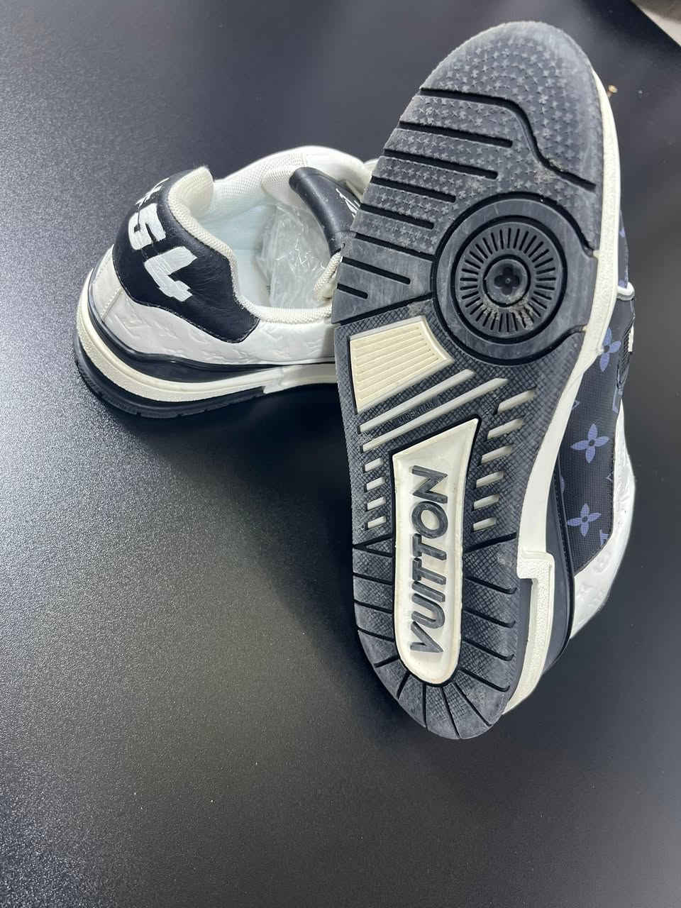حذاء LV 
نضافه ممتازه
قياس 40/41
حجز خاص
تابع كل ماهو جديد ومميز ونادر
توصيل موجود 🚚


**إذا كنت صاحب هذا الإعلان وتريد حذفه لأي سبب، رجاءا أرسل رسالة إلى الدعم الفني**