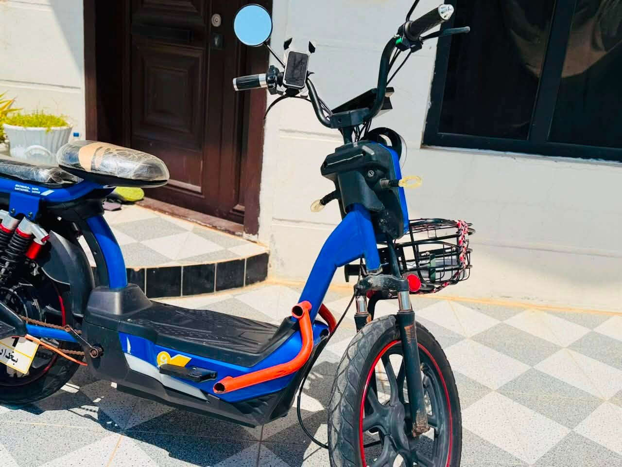 بايسكل شحن للبيع حجم 20 موديل2025 جديد مستعمل شهرين كلشي شغال بي مابي اي عطل كامل سعر450 وبي مجال مكاني ديالى الخالص قريه الاسود ***********
