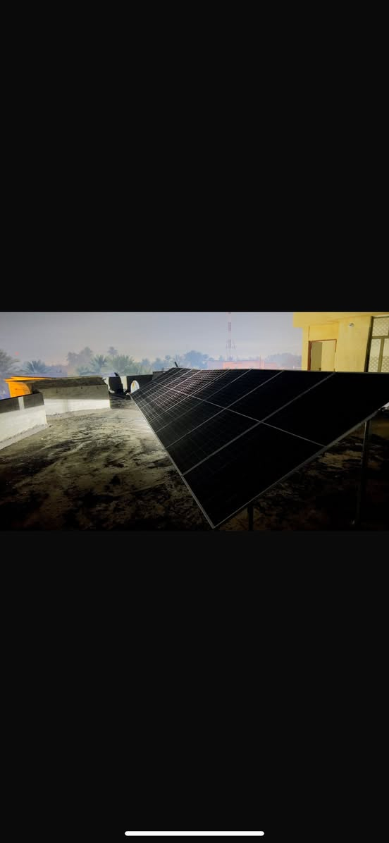 شركة قوة الشمس SunPower للطاقة الشمسية📣📣📣

#المهندس_باسم_الحسن✌️

اتمام احد اعمال شركتنا لهذا اليوم تنصيب و تشغيل  منظومة في قضاء الضلوعية💫💫

تم تنصيب منظومة سعة 20 امبير نهاري 16 امبير ليلي للاخ علي خلف العودة 

جودة في العمل وكفاءة النظام وصحة الحسابات الكهربائية 👍

علما" ان :
✅ضمان الألواح  15 سنة 
✅ضمان البطارية 🔋 5 سنوات (البطارية ليثيوم )
✅ضمان انفيرتر 5 سنة 
يوجد لدينا نظام النقد
ويوجد نظام أقساط 

احجز منظومتك ويانا ترتاح من انقطاع الكهرباء والاستغناء عن المولدات 🫠🫠
__________________
للأستفسار ☎️
__________________
المهندس باسم الحسن
*********** 
***********
_______________
 فرع الضلوعية 
استاذ ازور السعد 
‏‭    ٠٧٨٢ ٩٤٦ ١٢٢٤‬
***********
_____________
فرع الحجاج 
استاذ دخيل محمد
‏‭٠٧٨٠ ٨٩٧ ١٦٣٢‬  
____________
فرع يثرب 
الاستاذ بهاء الحساني
‏‭٠٧٨٢ ٤٩٦ ١٨٠٣‬  
————————-
فرع تكريت / العلم 
استاذ احمد بشار
‏‭٠٧٧١ ٧٦٦ ٢٤١٤‬    
المهندس باسم الحسن
بهاء العراقي
شركة قوة الشمسSunpower
