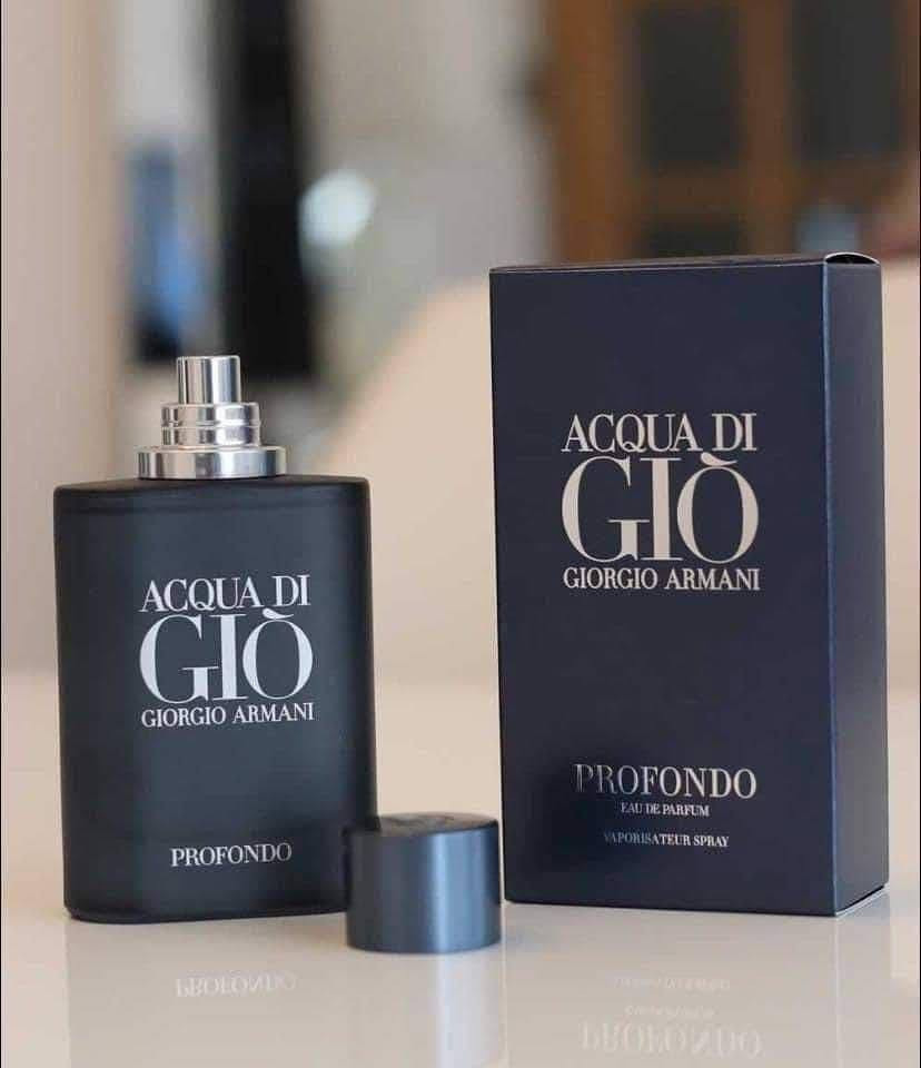 ✨ العطر الرجالي الاكثر طلبا 
عطر أكوا دي جيو بروفومو من جورجيو أرماني Acqua di Gio Profumo Giorgio Armani

عطر أكوا دي جيو بروفومو Acqua di Gio Profumo هو أحدث عطور دار جورجيو أرماني Giorgio Armani للرجال صدر مطلع هذا العام 2015 كأحد عطور الأروماتيك أكواتيك في قنينة سوداء اللون مع مكونات أكثر عبقا من الإصدارين السابقين (أكوا دي جيو ، و أكو دي جيو إيسنزا)

عطر اكوا دي جيو بروفومو Acqua di Gio Profumo

يحوي عطر أرماني الجديد أكوا دي جيو بروفومو Acqua di Gio Profumo مزيجا من البخور و رائة مياه البحر مع البرغموت و المريمية و الباتشولي.
الحجم. 100 مل


**إذا كنت صاحب هذا الإعلان وتريد حذفه لأي سبب، رجاءا أرسل رسالة إلى الدعم الفني**