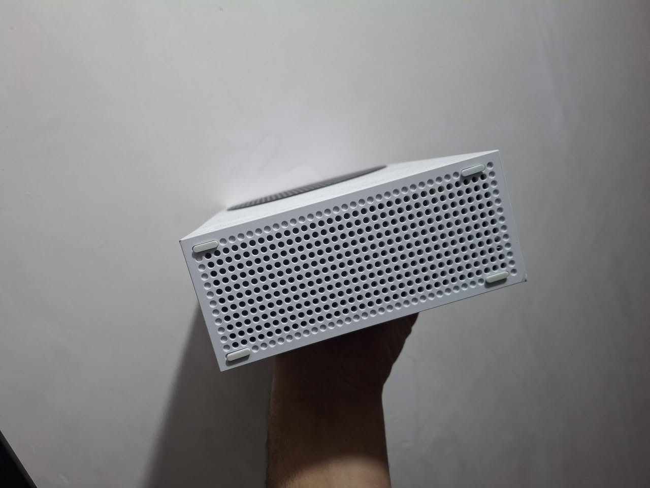 سلام عليكم شباب صار شهر من مفتوح من الكارتون او اكو وياه وصل شراء
هXbox Series S (512GB – أبيض) ويبان وياها يد تحكم أصلية + شاحن بطاريات DOBE. 

📦 معلومات الجهاز

الاسم: Xbox Series S

السعة: 512GB SSD

الدقة: حتى 1440p

الإطارات: يوصل 120FPS

التخزين: سريع (SSD)

الدعم: كل ألعاب Xbox الجديدة + القديمة (Backward Compatibility)

التحميل: ألعاب رقمية فقط (ما بيه CD)

🎮 المحتويات

جهاز Xbox Series S

يد تحكم أصلية Xbox

شاحن بطاريات DOBE (إضافة حلوة للبيع)

كرتون الجهاز 

✅ الحالة

نضيف

للجادين فقط

الي يحب يراسل خاص او يتصل *********** كربلاء
