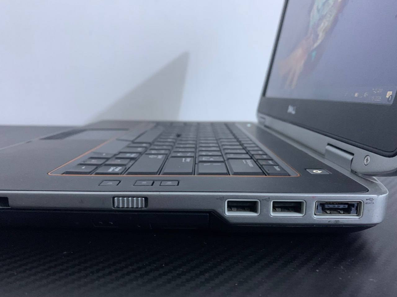 لابتوب ديل core i5 للبيع!!
للدراسة - للتصفح - لبرامج الاوفيس والشغل
لابتوب انيق وحلو وبسعر احلا 
بسعر 120 الف فقط!!

ملحقات:
• ماوس 
• ماوس باد 
• حقيبة 
• شاحنة اصلية 

مواصفات :
معالج - CORE I5 2520M
تخزين - 250GB HDD 
رام - 4GB DDR3 RAM
حجم الشاشة - 14.1 انش

الضمان 10 ايام من اي خلل استبدال 
احجزها هسه لان باقي فقط قطعتين
راسلني: *********** واتس
