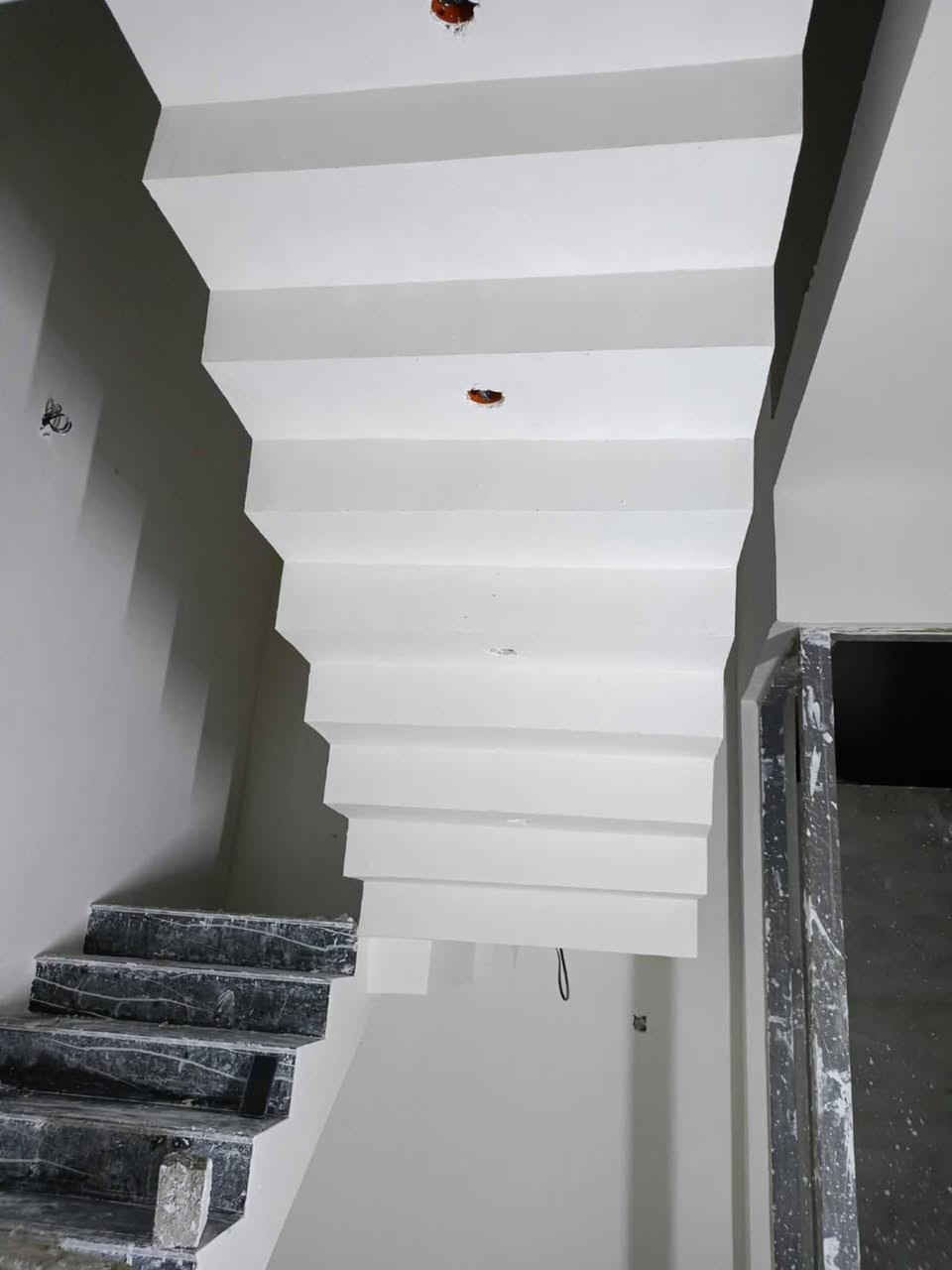 كادر كامل في الموصل بشرط نظافه هذا الرقم ***********
