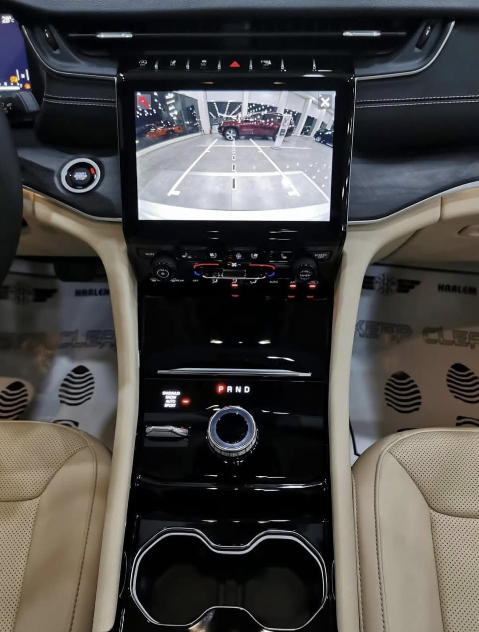 جيب كراند شيروكي لمتد بلص L
في آي بي (VIP)
الموديل : 2022 . (خليجي) . 
المحرك : V6.  3.6L . 
العداد : 50 الف كيلومتر 
اللون : ابيض ناصع 
الرقم :اربيل وكالة هارلم .

المواصفات : 
* دفع رباعي 4x4. 
* 7 راكب .
* رادار امامي مع مانع تصادم. 
* تحذير الخروج عن المسار . 
* تحذير النقطة عمياء  .
* نظام تحذير عند التقاطعات.  
* نظام تقليل الضجيج داخل المقصورة. 
* إنارة محيطية. 
* شاحن موبايل وايرلس. 
* تعديل وضعيات مقود السائق كهربائيا. 
* مرايا تعتيم ذاتي. 
* نظام الصوت من الپاين 10 سماعة. 
* ويل كروم  قياس 20 انج.
* سقف بانوراما.   
* شاشه كبيرة 10.1 انج . 
* نظام الخرائط (GPS).
* لوحة القيادة بقياس 12 أنچ. 
* كير شفتر بالستيرن. 
* كاميرا محيطية 360 درجة. 
* 4 كاميرات خارجية مع بخاخات ماء للتنظيف. 
* كاميرا للمرأة الداخلية. 
* المصابيح الأمامية LED.
* كشافات الضباب LED. 
* دخول ذكي. 
* بصمة على 5 ابواب للدخول الذكي. 
* تشغيل عن بعد.
* الصندوق الخلفي كهربائي.
* فرش المقصورة الداخلية من الجلد الفاخر.
* ذاكرة لحفظ وضعيات الجلوس للسائق. 
* المقاعد الأمامية كهربائية.
* المقاعد الأمامية تبريد وتدفئة.
* المقاعد الخلفية تدفئة.
* ستائر للشبابيك الخلفية.
* حساسات امامية. 
* حساسات خلفية. 
* دخول ذكي .
* مكيف خلفي مع وحدة تحكم منفصلة. 
* تدفئة ستيرن. 
* مانع تصادم خلفي.
* بلوتوث تلفون. 
* محدد سرعة. 
* نظام سبورت .
* نظام ايكو اقتصادي.
* نظام اوتو ستوب .
* نظام مانع للانزلاق. 
* نظام التشغيل والاطفاء الاوتوماتيكي ( Auto Start System ).
السيارة كفالة عامة وبحالة الوكالة.
كفالة من الدعامية للدعامية
السعر /375$ بيها مجال قليل 
بيع او مراوس 
مكان السيارة/البصرة
***********
