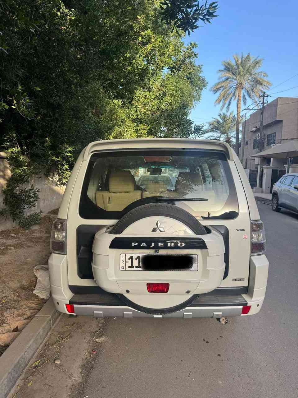 سلام عليكم 
باجيرو خليجي موديل 2010 محرك v6 فأتهة حبتور يعني فول 1/1 +964 773 199 1069 / سماعات دمام / كشنات كهرباء / شاشة كبيرة / داخل عسلي / فور ويل 
مختصر السيارة فوللل مگفولة كفالة عامة من الصبغ والبارد والخذج السيارة جديدة رقم بغداد مكان السيارة بغداد 
السعر 150$ وبيهة مجال للاستفسار *********** أو الواتساب ***********
