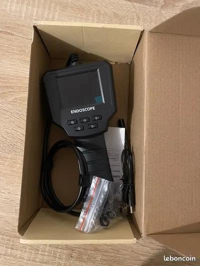 للبيع جهاز Endoscope احترافي، مثالي لفحص الأماكن الضيقة (المحركات، السباكة، خلف الجدران، التكييف، إلخ).

✨ المواصفات:

· دقة الكاميرا: 1440p HD (صورة فائقة الوضوح)
· شاشة: 2.4 إنش IPS (زاوية رؤية 178°)
· كاميرا مقاومة للماء: IP67
· 6 لمبات LED قابلة لتعديل الإضاءة
· كابل شبه صلب (Semi Rigid) – طوله 19 سم (جزء الكاميرا)
· قطر الكاميرا: 8.5 مم – صغير جداً يدخل في الفتحات الضيقة

🔋 البطارية:

· سعة 2600 مللي أمبير (ليثيوم)
· تعمل ساعتين متواصلة
· وقت الشحن: ساعتين فقط – مدخل DC 5V

🧰 الملحقات المرفقة:

· خطاف لالتقاط الأشياء الصغيرة (مفاتيح، حلقات...)
· مغناطيس لالتقاط الأجسام المعدنية
· مرآة جانبية للرؤية من الجوانب
· مشبك تثبيت

🎮 أزرار تحكم مريحة (تكبير/تصغير، تشغيل/إطفاء، تحكم بالأضاءة).

📍 الموقع: العراق🇮🇶

🚚 التوصيل: يوجد لدينا توصيل لكافة محافظات العراق

للتواصل والاستفسار: مراسلة الصفحة على الماسنجر او على الواتساب 
واتساب / ‭0776 328 9823‬
