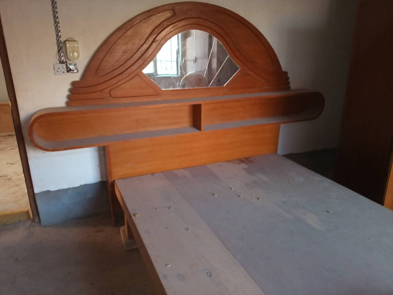 السلام عليكم غرفة نوم للبيع جديدة خشاب عراقي لمعرفة تفاصيل اكثر الاتصال على الرقم ***********
