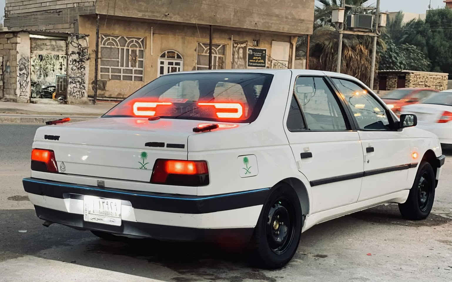 سلام عليكم للبيع بيجو 405مديل2012سياره كفاله عامه لاضربه ولاصبغ ولاتبديل فقط تكحيل جاملغ امامي والدوس معمرات كير مكينه بلجيس حداديه تبريد تدفئه كله جديد تخم تاير هستوني شديته رقم نجف السعر خاص ***********مكاني النجف. 
ملاحضه.(السياره بدون غراض).
