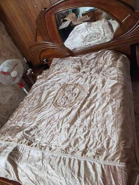 السلام عليكم 
غرفةنوم  ٦ بوب 
+كنتور ٤ بوب ملحق 
للبيع ب٥٠٠ وبيه مجال
مكانها بغداد حي القادسية 
***********
