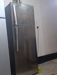 ثلاجة • أجهزة منزلية