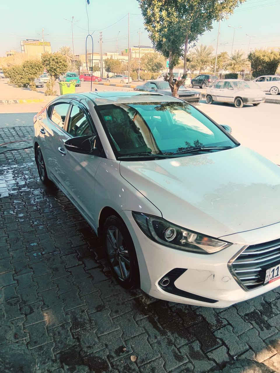 السلام عليك الانتره خليجي موديل 2017 للبيع السياره فول ماعده البصمه محرك 2000 دوش المرغوب كير AT انضمت قياده يكو نورمال سبورت السياره نضيفه حداديه امامي خلفي جديده تخم تأير جديدالسياره داخل لونين عسلي معه صاج حساسات خلفيه شاشه وكامر السياره بسمي امداور ثاني يوم هزه جديده السياره مكفول فقط بيها بارد قليل بل هلال الجاملغ الخلفي مكاني كربلاء الحر حي سومر الرقم *********** السعر بل خاص
