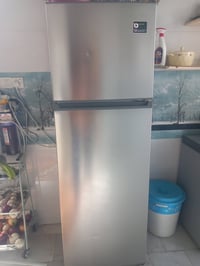 ثلاجة • نظيفه جدا • مجال قليل