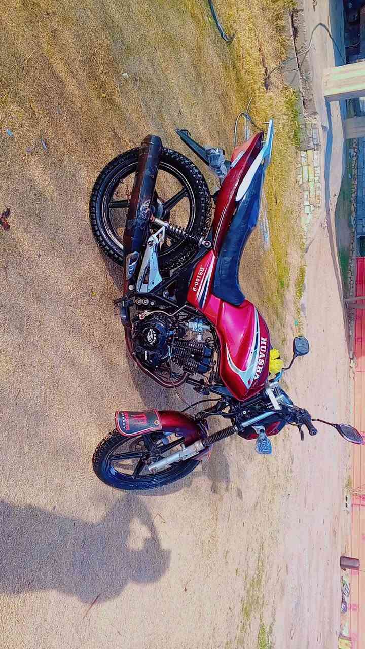 سلام عليكم دراجه ناريه لبيع موديل 2018 نوع هيوشه حجم 200وراق كامله بس تسجل كمرك كامل دراجه مال جناي حله من الصور رقم‏‪***********‬‏سعر 650وبيهه مجال قليل
