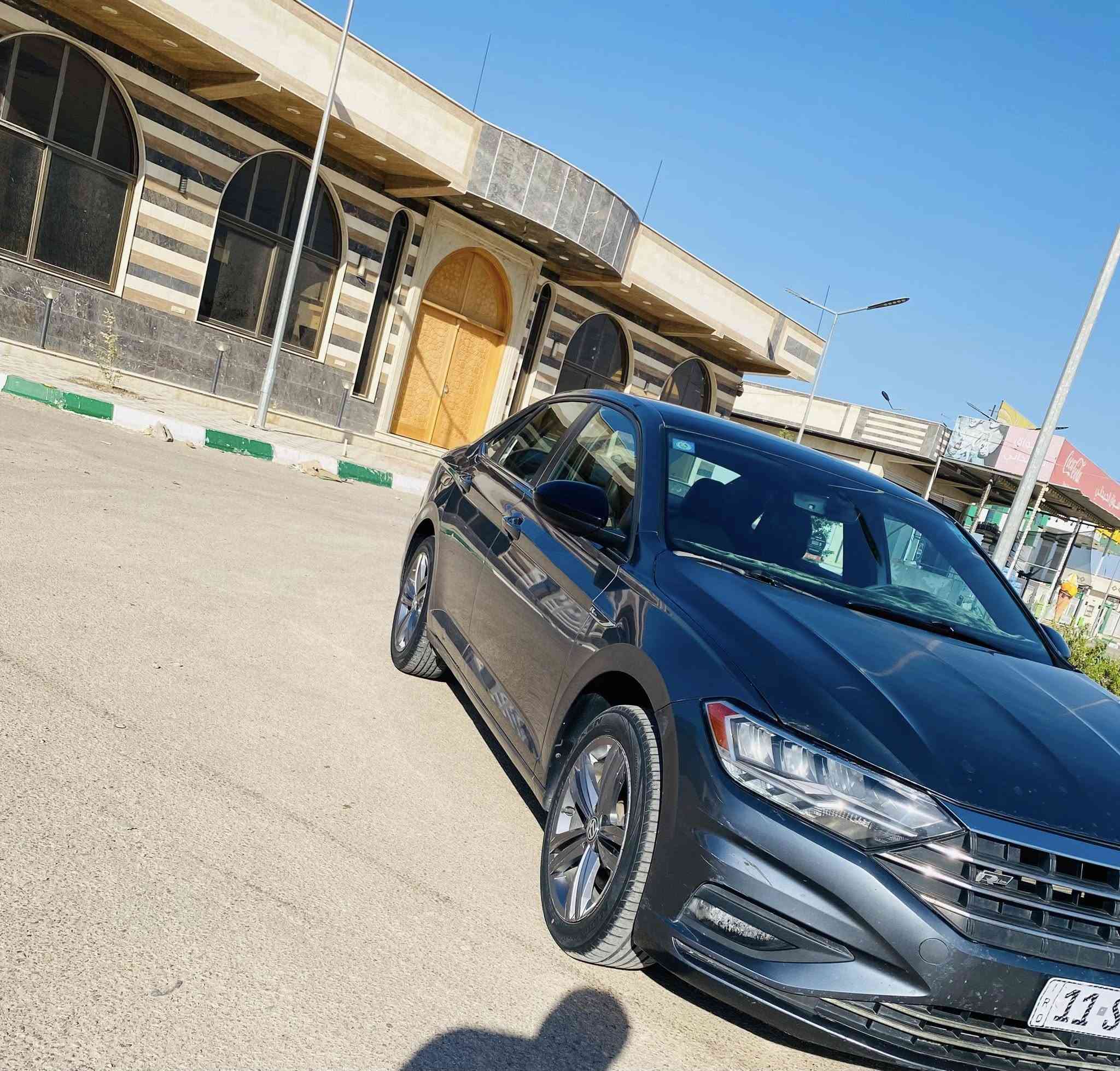 السلام عليكم
جيتا 2020 فول مواصفات R line
رقم بغداد انكليزي 
محرك 1400 توربو 
ماشيه 84 الف ميل 
حداديه تبريد ثلج 
رادار خلفي جانبي 
تدفى كشنات خلفي امامي 
تدفى سترين 
فتحه سقف 
صور حادث مرفقه مع الصور 
السعر 128 وبيها مجال بسيط 
الاستفسار اكثر. ***********
