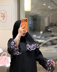 عباية وشال • تطريز ٧ألوان • سواد فاحم