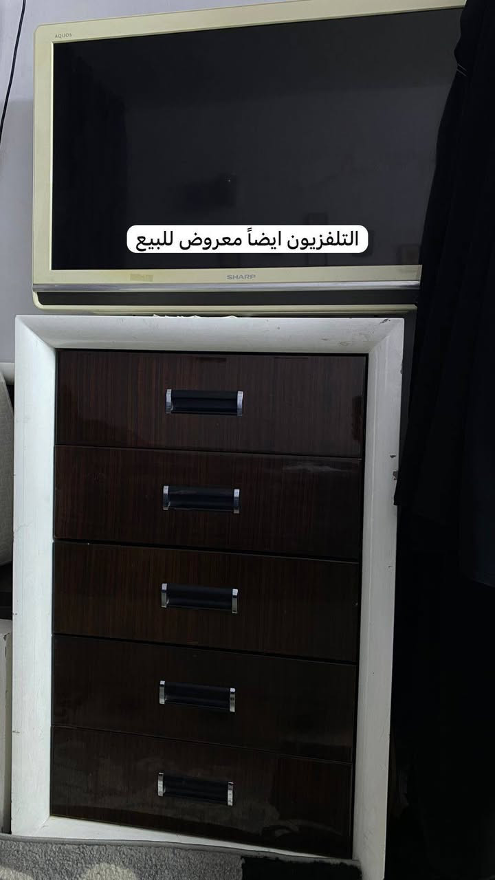 من رخصة لادمن كلشي مابيه بس جلد غرفة ٨ قطع سعر ٣٣٠ شراي يراسلني واتساب ام رحمه لو بغداد ***********
