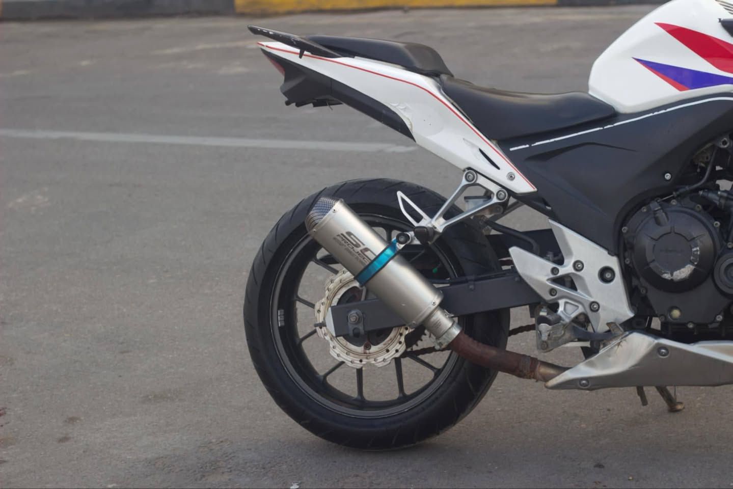 دراجه هوندا cb500f 💣
مكينه 500. مكفوله 
2 بساتم 
شلعه ومعدل مو طبيعي ما شاء الله دراجه مفوله 🔥
دراجه وياها ورقتين ماعرف اصولي كلك مادري بس اعتقد مدفوع كمركها داخله اصولي بسليمانيا   + اكفلك سرقه 
مراوس ب KTM او بنلي ♥️ احب ترحال وسفر ولهذا سبب اريد مراوس ونتفق حسب دراجه 
.ملاحظا الجاملغ الاماني مكسور


**إذا كنت صاحب هذا الإعلان وتريد حذفه لأي سبب، رجاءا أرسل رسالة إلى الدعم الفني**