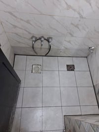 اشتغل جميع تطبيك الارضيات قلع ارضيه الكراج وتطبيكها وقلع ارضيت الحمام ...