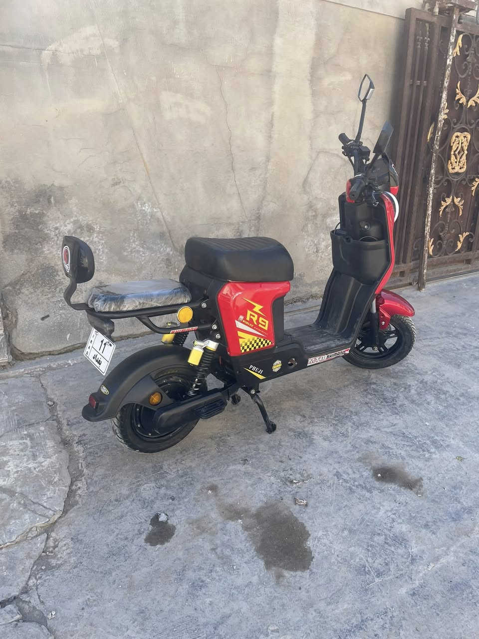 السلام عليكم دراجه شحن نوع R9شركه ال ولي ارقه شركهالدراجه كلش جديده ما ناقصهه اي شي الكهربائيات كلهه شغاله بريكات دهن دبلات كلهه شغاله السعر 375بيهه مجال للشراي مكاني بغداد الامين الثانيه تواصل ***********.     ***********
