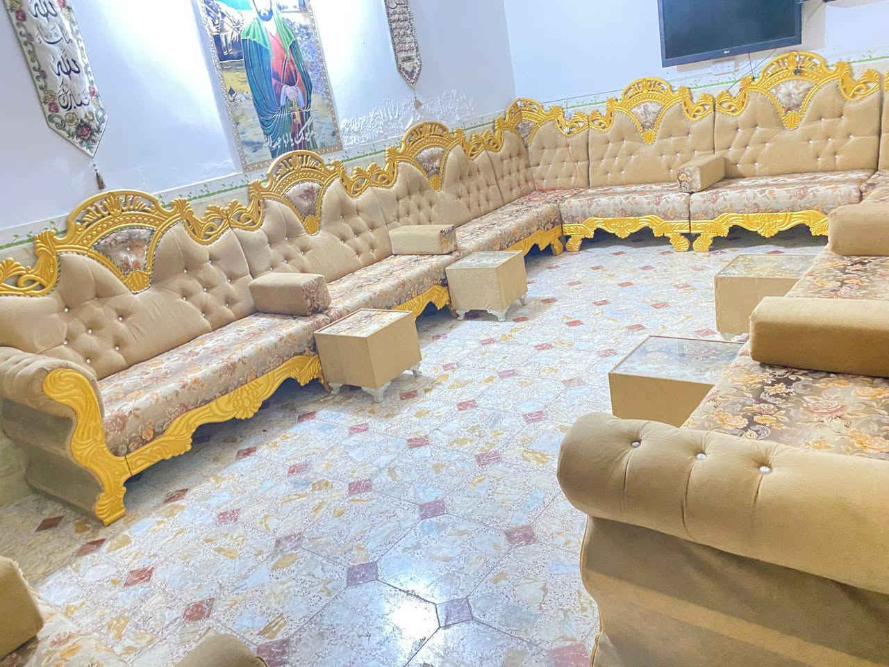 ديوان ملكي للبيع
النضافة ٩٥% 
١١ قطعة 
طبلات ٤ صغار مع طبله وسط كبيرة 
السعر مليون و٢٥٠ وبي مجال 
للتواصل خاص ..


**إذا كنت صاحب هذا الإعلان وتريد حذفه لأي سبب، رجاءا أرسل رسالة إلى الدعم الفني**