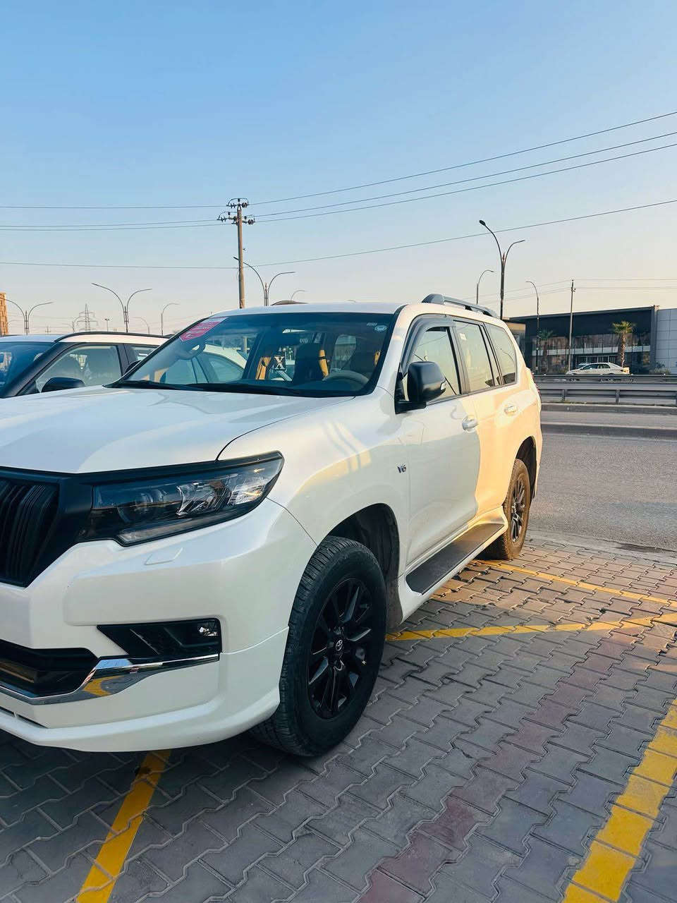 للبيع برادو 2023 مكفولة عدا رصعة خفيفة جدا رقم اربيل بأسمي ماشية 40 الف
مكان السيارة بغداد 
*********** بغداد, العراق
