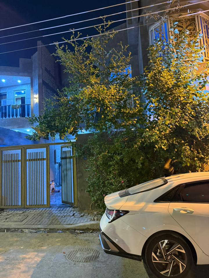 🔥 فرصة مميزة – بيت طابقين للإيجار 🔥
📍 الموقع: البصرة – ياسين خريبط

بيت واسع ومناسب جداً للعوائل، في منطقة هادئة وقريب من الخدمات.

🔹 تفاصيل البيت:

الطابق الأرضي:  
• صالة واسعة  
• غرفة استقبال  
• مطبخ  
• غرفتين  
• حمامات منفصلة  

الطابق الثاني:  
• 4 غرف نوم

✅ بيت نظيف ومساحة جيدة  
✅ مناسب للعائلة الكبيرة  
✅ موقع سكني هادئ

📞 للاستفسار أو المعاينة الاتصال:  
***********
