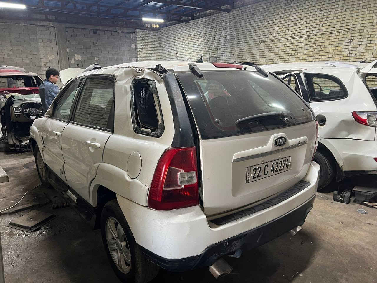 السلام عليكم اخوان للبيع كيا سبورتج موديل 2010 رقم اربيل الدولي شرط تحويل رقم ونسويه وهزه كله جديد سياره كير محرك داخل كلها شغال السياره بيها حادث وبيعها على حادثه السعر 65 ورقه وبيه مجال لشراي للاتصال بل رقم ‎*********** مكان سياره بغداد
