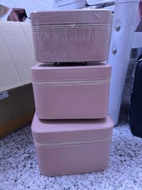 جنط مكياج • ٣ قطع