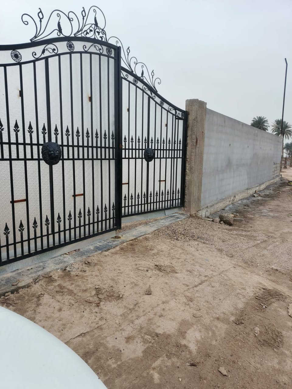 سلام عليكم 
قطعة أرض للبيع المساحه 1150 متر سند 25 زراعي
في منطقه (شيشبار الخكاره)  اساله ماء تبتعد عنها 70 متر ،  
القطعه جاهزه من ناحية السياج الخارجي وأساس البيت وحديقة (گما موضح في الصور) ،
توجد بالقرب منها مدارس..***********
