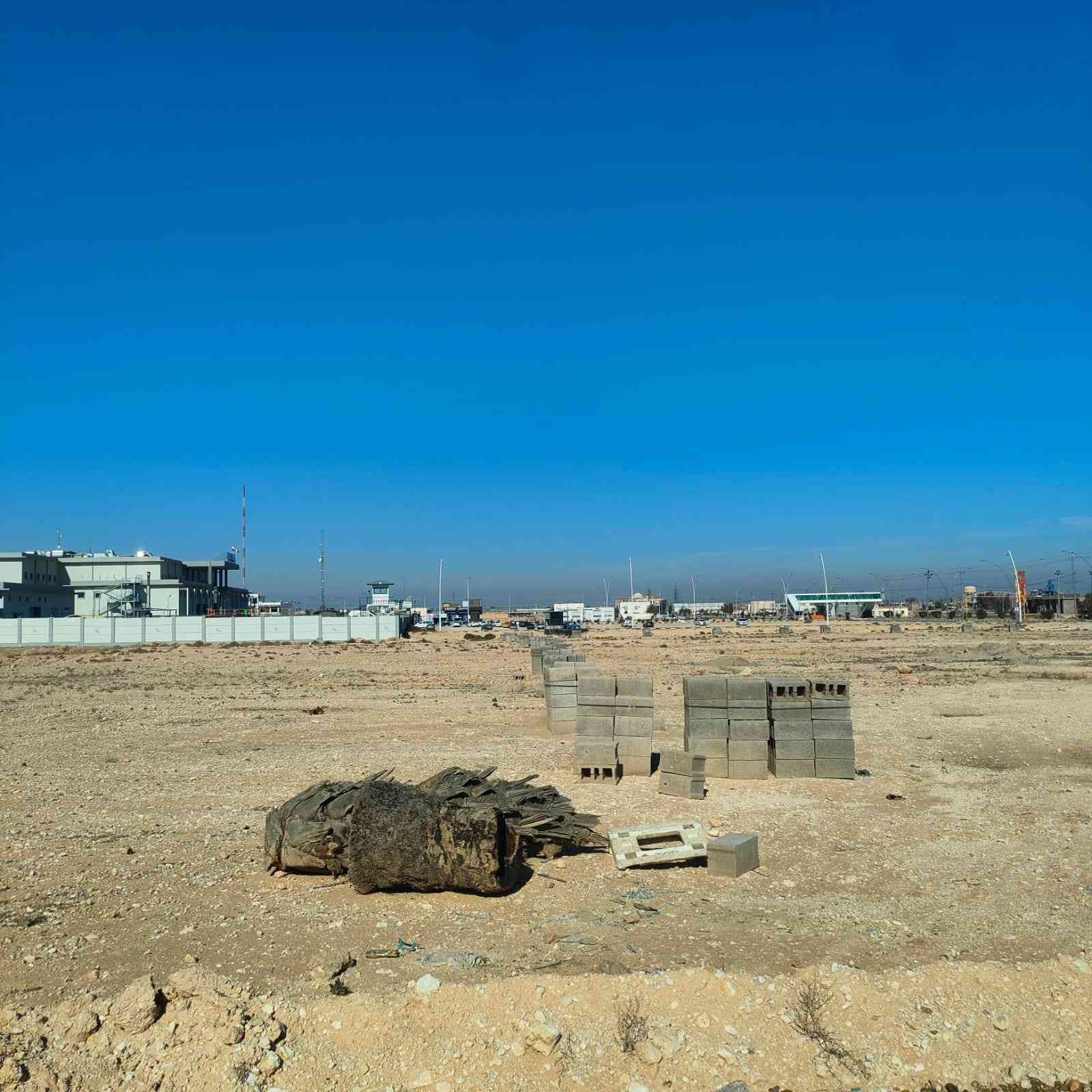 🛑🛑🛑🛑بسم الله الرحمن الرحيم 🛑🛑🛑🛑
على بركت الله 
​ارض للبيع بمساحة 200م - موقع استراتيجي وتجاري واعد 🏗️
​للبيع قطعة أرض مميزة جداً في منطقة تشهد تطور عمراني سريع (مجاور مستشفى حديثه الجديد).
🔹 الموقع بالتحديد: على الشارع الداخلي الرابط بين المستشفى ومقبرة الحولي، خلف بلوك المحلات التجارية. بصف الركن 🛑🛑🛑🛑
🔹 تفاصيل الأرض:
​مساحة 250م.
​أرض مستوية (عدلة) تماماً.
​موقع قريب جداً من الشارع (مسافة 13 متر فقط).
​🌟 ملاحظة: المنطقة هي واجهة التوسع الجديدة، مما يجعل القطعة فرصة ممتازة لمن يبحث عن ضمان لمستقبله العقاري.
وراح اذكرلكم فديو توضيحي وصور للارض 
_______________________
​📞 للمعاينة والاستفسار:
مراسلة الواتساب أو الاتصال المباشر:
مامتواجد فيس 
***********
