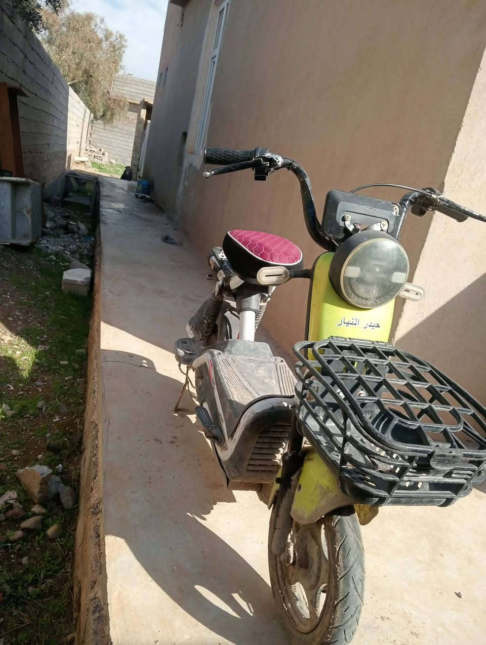 السلام عليكم بويسكل شحن للبيع حجم 14.كلشي شغال بس يعوزو بطاريات السعر 75بي مجال الرقم ***********
