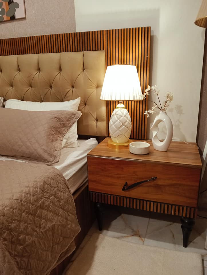 غرفه تركيه ماركه خشب زان 
خشب ثقيل جدا مخزن بالسرير
هايدروليك والظهر بلوك
اريده ب900 سعر الشراء 26 ورقه
***********  واتساب
