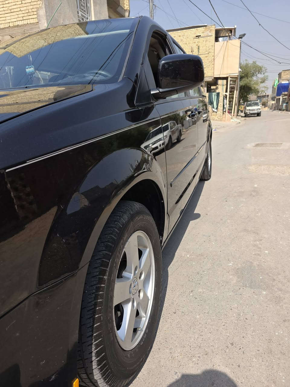 السلام عليكم 
دوج كرفان موديل 12 اللون اسود 
ماشيه ٧٣ الف السياره جديده ومكفوله كفاله عامه كلين حتى الدعاميات كفاله مكينه كير تبريد كله جاهز تخم تاير وياها سبير اظافي 
 فول مواصفات ابواب كهرباء صندوك كهرباء
كشنات مخمل دواسه البريك والبانزين كهرباء
شاشه اندرويد 
سعرها ١٣٨ 
العنوان بغداد الشماعيه 
تليفون  ***********
