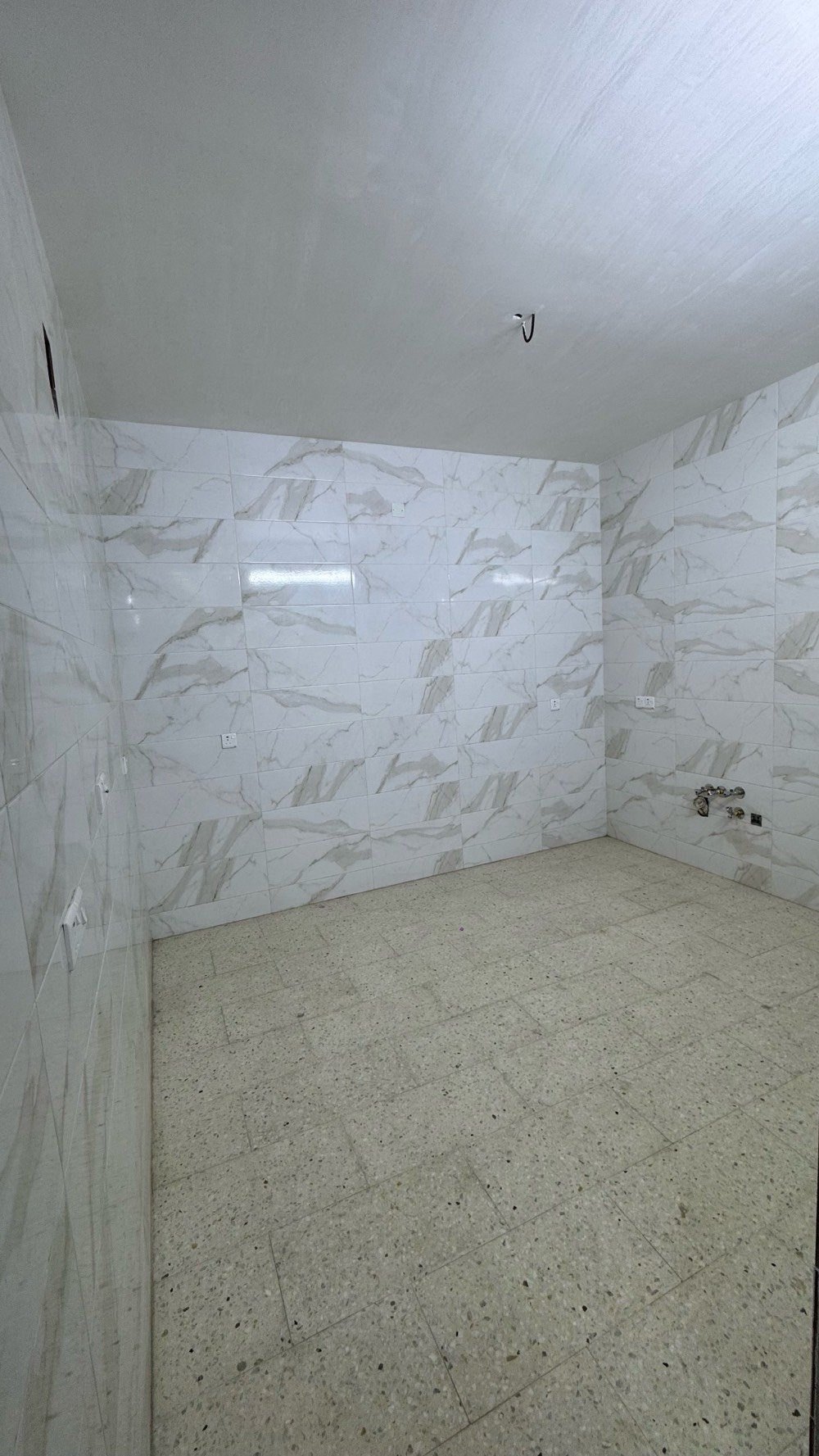 للايجار في السيدية بيت زيرو مودرن (غير مسكون مسبقاً) (مساحه 50m ) 

يحتوي على 

طابقين
وغرفتين نوم 
وصاله 
ومطبخ 
وخدمات صحيه 

السعر :900  الف
موقع: السيديه - قرب شارع النخيل 
_______________________________________
للاستفسار ***********
الكوخ للتطوير العقاري