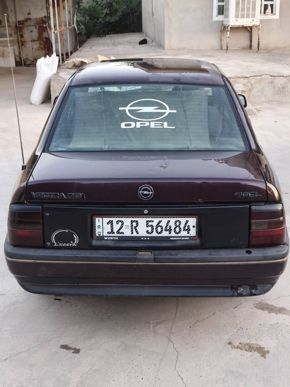 السلام عليكم 
أوبل فكترا موديل 90
سنوية 2031
حجم 20
 رقم نينوى / انكليزي 
بدون صبغ
فتحة بالسقف 
كابون بانزين 
سيارة نظيفة
***********
