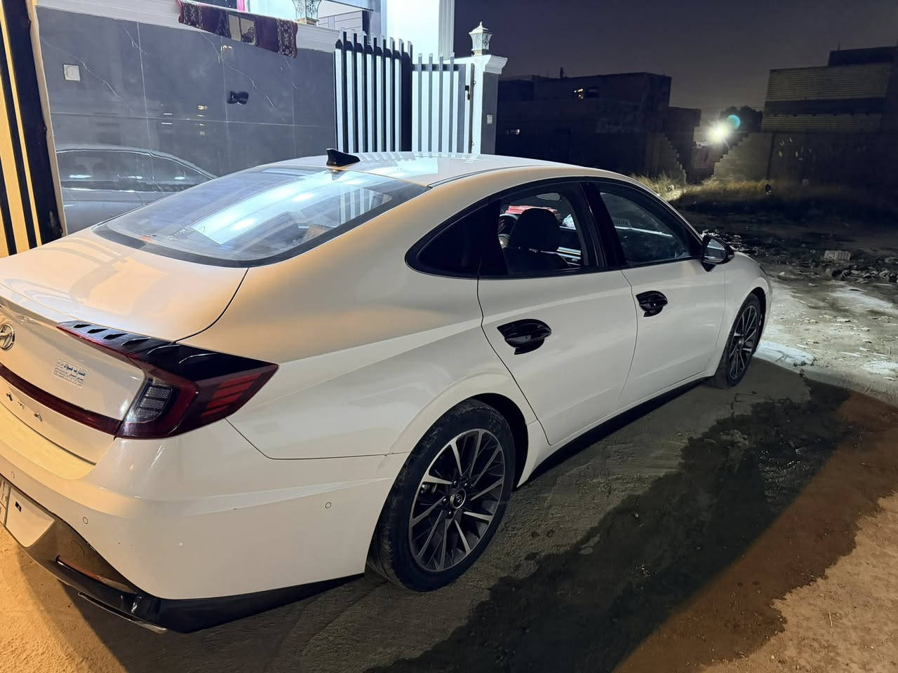 السلام عليكم سيارة سوناتا وارد خليجي موديل 2021
سيارة مكفولة من الدعامية للدعامية السيارة فول مواصفات موصفاتها VlP كير مكينه مكفوله الكشر ولا طخه بي 

المكينة 1600 تيربو

كشن تتدفي تبريد الخلفي والأمامي 

تحكم ستيرن 

رادار امامي وخلفي 

كامرة خلفية 

حساسات عدد ثمانية خلفي وأمامي 

برده خلفيه اوتو + بردات البيبان الخلفيات 

التبريد مناخين تتدفي تبريد 

باقي التفاصيل اتصل على الرقم مكان السيارة بغداد باب المعظم 

***********
