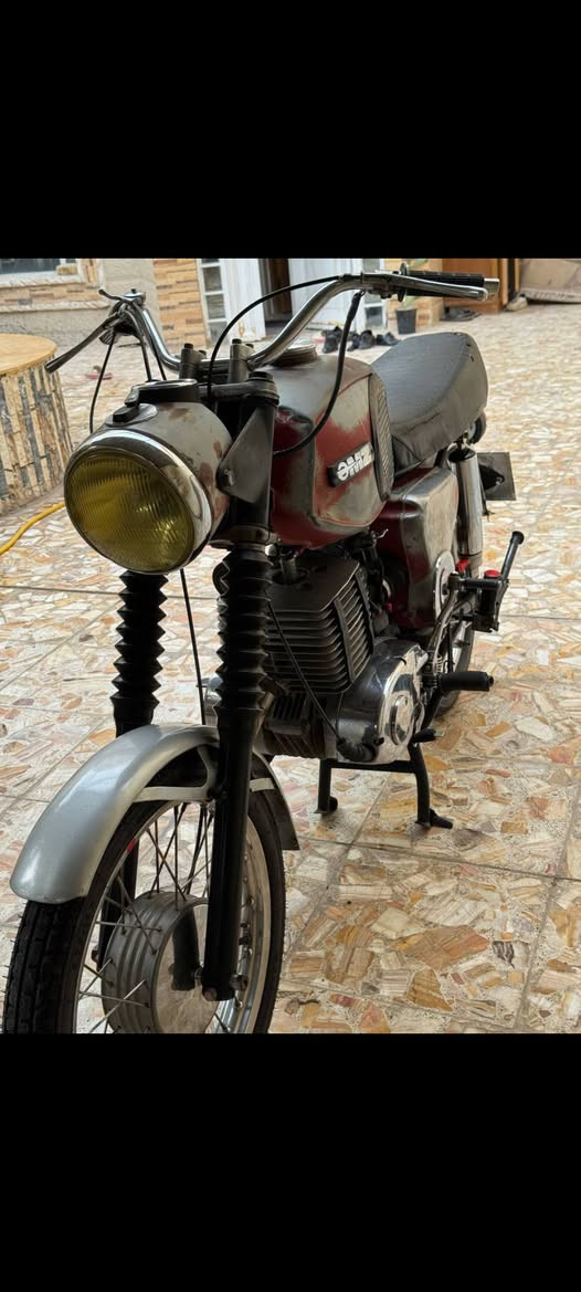 ماطور 81 للبيع النجف الاشرف
رقم و سنويه بدون راعي

الماني راس و جعب 

كشر جارد 

لحيم جوه الكشن

سايس 3

السعر 1600 بي مجال قليل
***********
