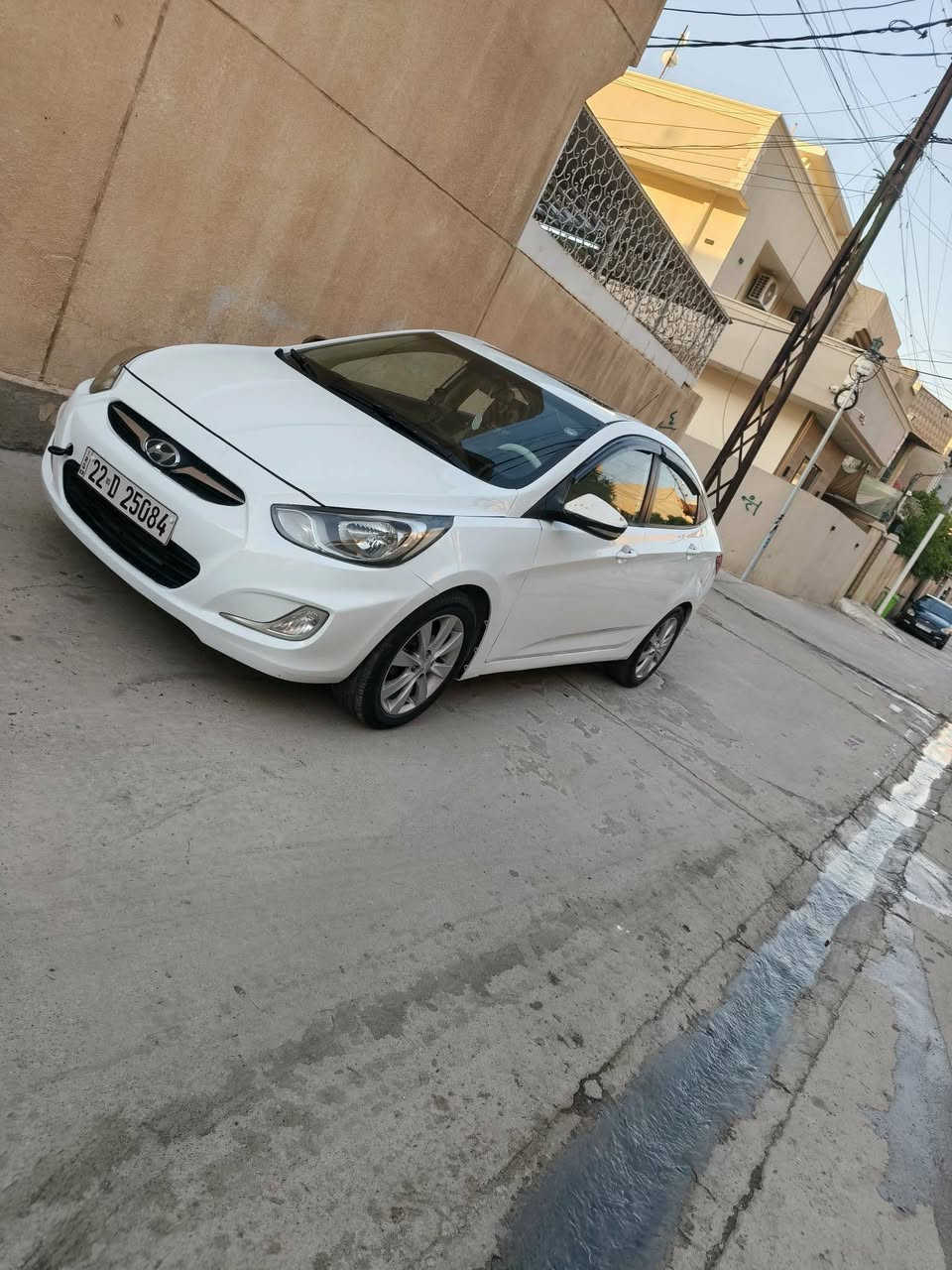 السلام عليكم اكسنت 2012 كوري محرك ١٦ دوش كير اي بيها جاملغ مبدل امامي وربع الباب صبغ امامي . وجاملغ خلف معدل بارد سيارة مرتبه مثل ما موضح بصوره منظومه تبريد جديده شديتها  تحكمات ستيرن شاشه كامره فتحه سقف جامعات كهرب مواصفاته حلوه   تواصل ع رقم *********** وبي واتساب مكان سياره موصل ايسر
