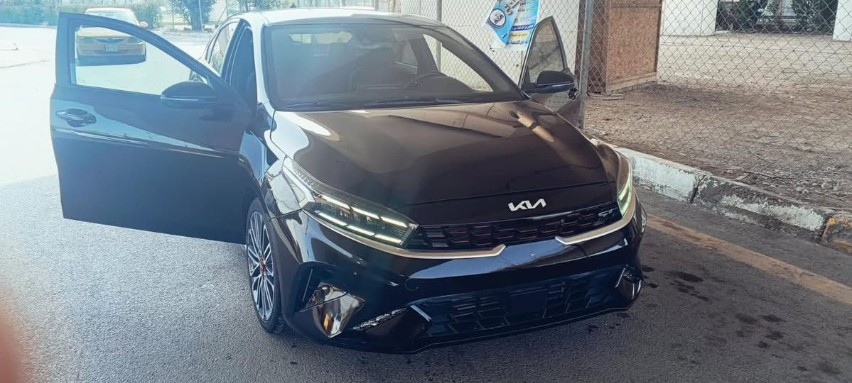 يالله كي فورتي موديل 2024 بدون رقم منفيس بسمي تحويل مباشر جاهزة السيارة تبريد *
ومكينة وكير وحدادية وتايرات وكهربائيات
مكفولات حادثها فقط مبدل بنيد وبارد بل جاملغ الايمن 
السياره زيرو ما ماشيه 1 ميل الي يريد مراوس اراوس وياه 
***********
