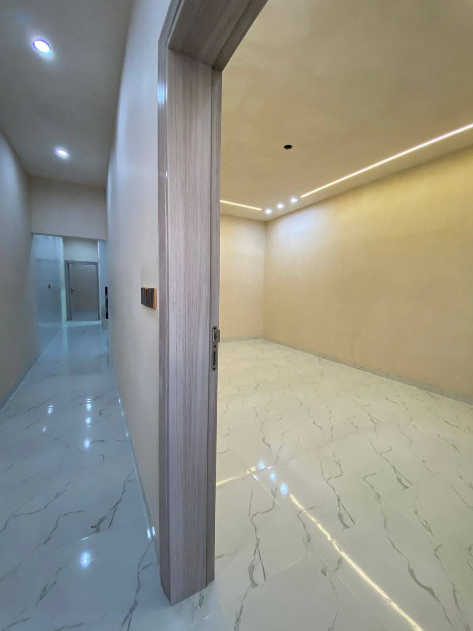 ♦️دار للبيع صفر طابقين مساحة (100) متر 
♦️طابو صرف 
♦️واجهة (5) 
   موقع مميز امام الدار حديقة 
♦️المحتويات :
ط١(غرفة نوم استقبال مطبخ صحيات داخلية خارجية كراج سيارة )
ط٢(غرفة نوم هول صحيات) 

♦️العنوان :الحي العسكري قرب كاتب عدل خلف حلويات العسل 

♦️للاستفسار :*********** متوفر واتساب 

♦️او مراجعة مكتب اراز للعقار 
♦️القادسية الثانية سايدين المرور القديم مجاور حلويات كولدن سويت
نستقبل كافة العروض للبيع والشراء وعرضها عن طريق المكتب
