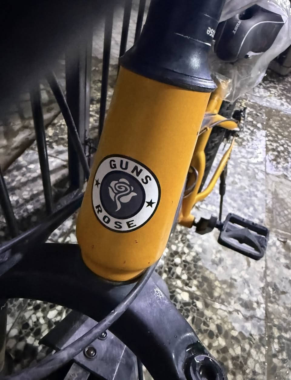 � للبيع دراجة فات بايك GUNSROSE

دراجة GUNSROSE Fat Bike قياس 26 إنج، تايرات عريضة جداً (Fat Tire) مناسبة للطرق الوعرة والرملية والشوارع، بحالة جيدة جداً.

✅ 21 سرعة
✅ فرامل دسك أمامية وخلفية
✅ مساعد أمامي
✅ تايرات عريضة وثابتة

💰 السعر: 400,000 دينار عراقي

للاستفسار أو المعاينة راسلني على الخاص.
والله يبارك للمشتري. 🚴‍♂


**إذا كنت صاحب هذا الإعلان وتريد حذفه لأي سبب، رجاءا أرسل رسالة إلى الدعم الفني**