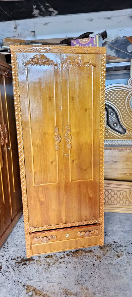 غرفة ٥باب صاج شغل ثقيل جدا نظيفة موديل حديث جاهزة السعر ٥٥٠ قفل تواصل خاص ***********
