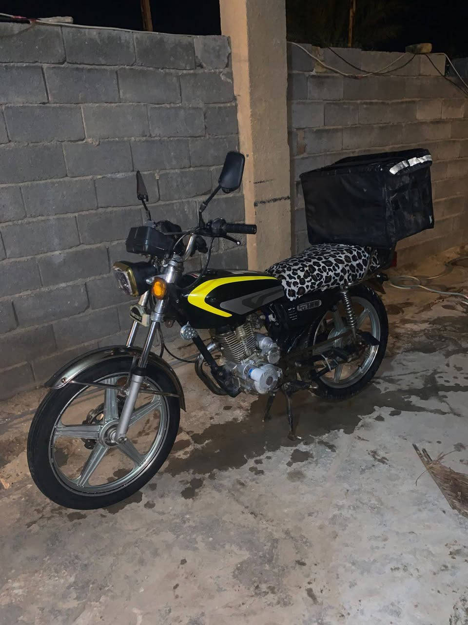 سلام عليكم دراجه ايراني للبيع خمسه كير 2022 دراجه شغاله وكامله 400وبيها مجال مكاني ***********
