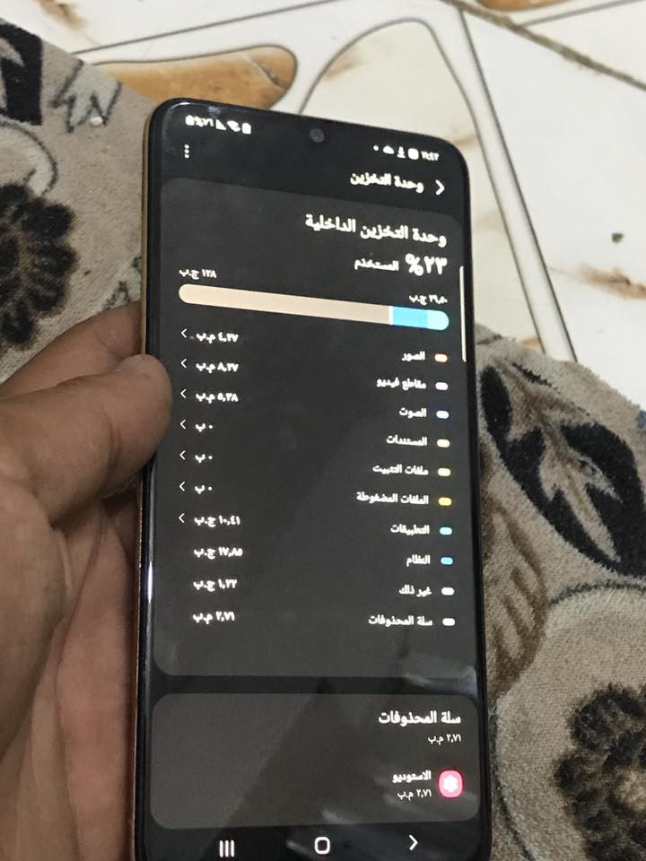 كلكسي A70تلفون غني عن التعريف 
الذاكره ١٢٨
يشغل بل العاب ٦٠فريم تلفون ولا غلطه مكاني حله بل مركز السعر ١٦٠ تواصل واتساب ***********
